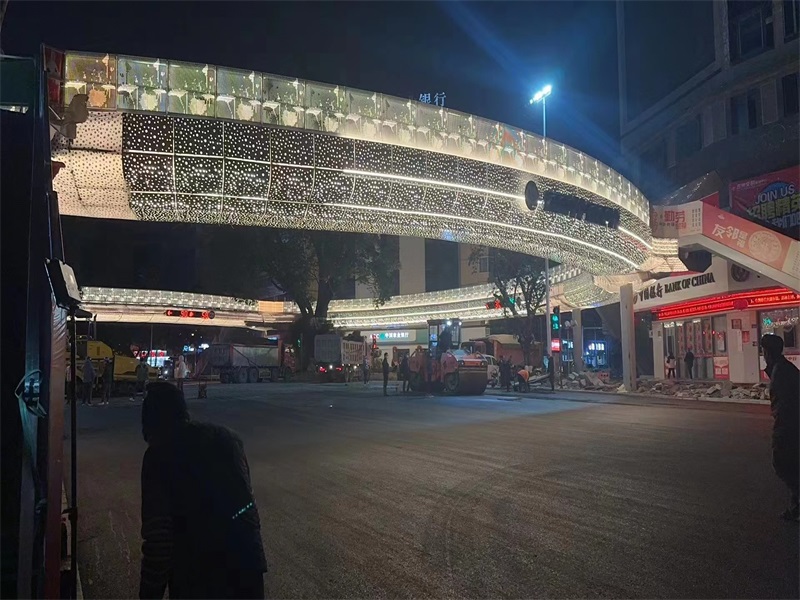 人行天橋地面透光應用